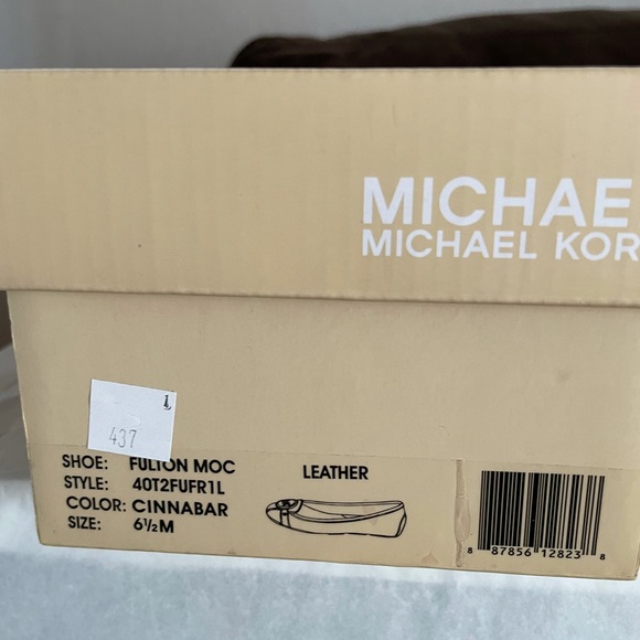 Beautiful Michael Kors flats, gently worn and still look great. 6.5 - Picture 2 of 3